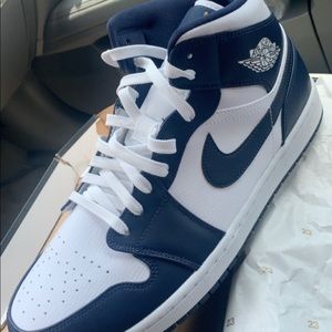 Jordan Mid Obsidian Retro 1’s Size 11.5